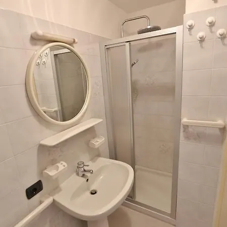 Molly Pensión Cannero Riviera